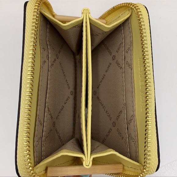 MICHAEL KORS JET SET TRAVEL MEDIUM ZIP AROUND CARD CASE BUTTERCUP - Picture 6 of 12